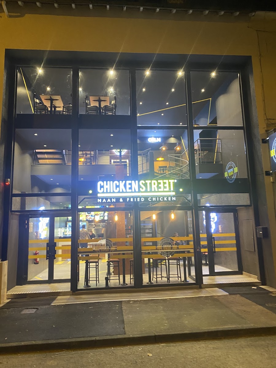 Chicken Street La Roche Naan & Fried Chicken